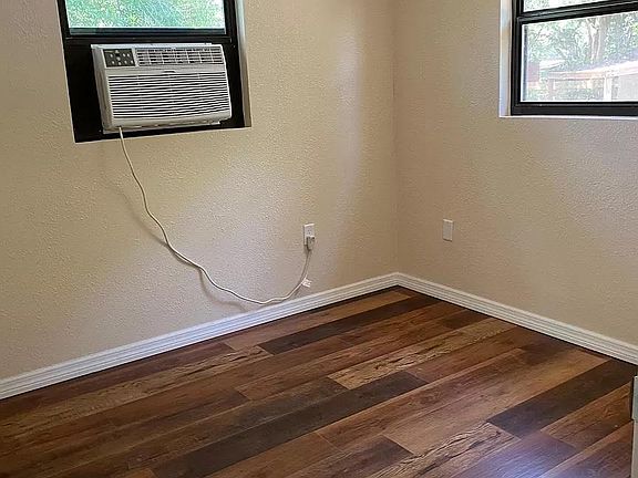4th image of 12032 Grovewood Ave APT B