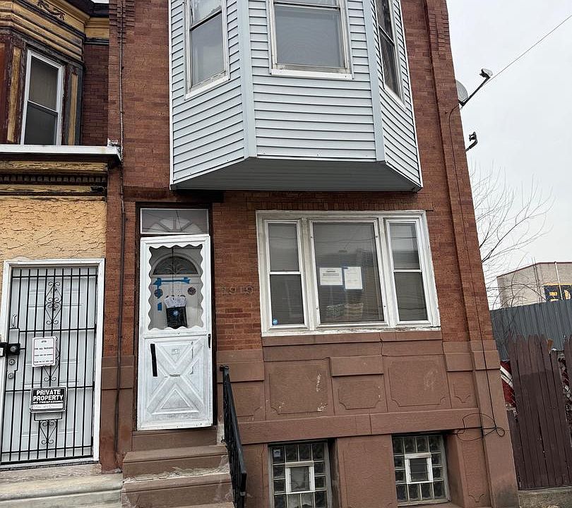 1st image of 1919 Hart Ln