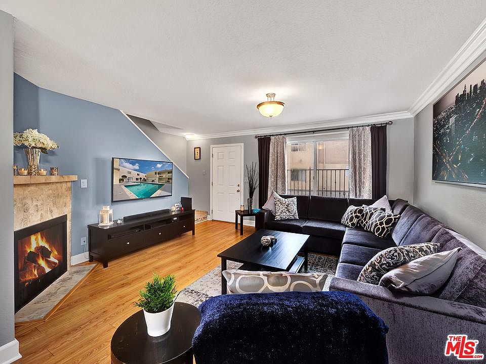 1st image of 7045 Woodley Ave Unit 127