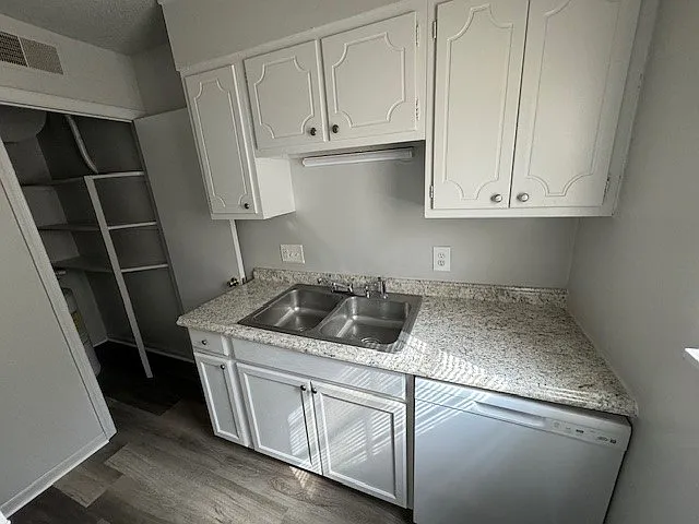 330 W Wall St #L/B — Photo 6