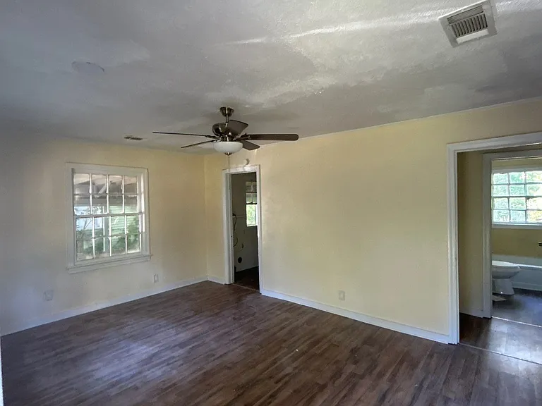 421 Fielding Ave — Photo 2