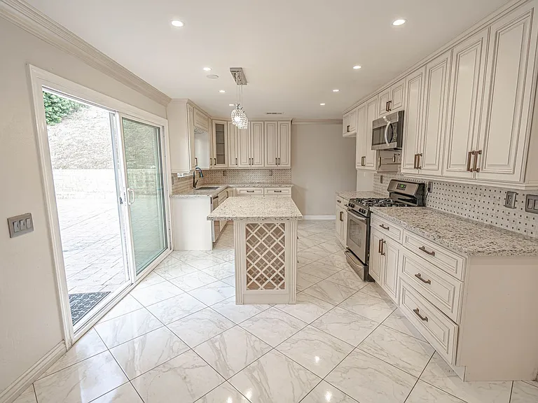 27544 Bernina Ave — Photo 4