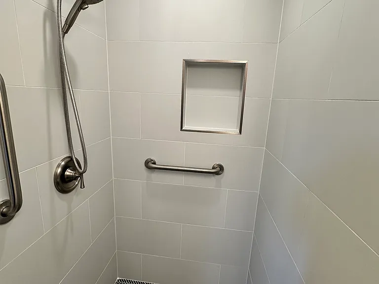 Queen St — Photo 11