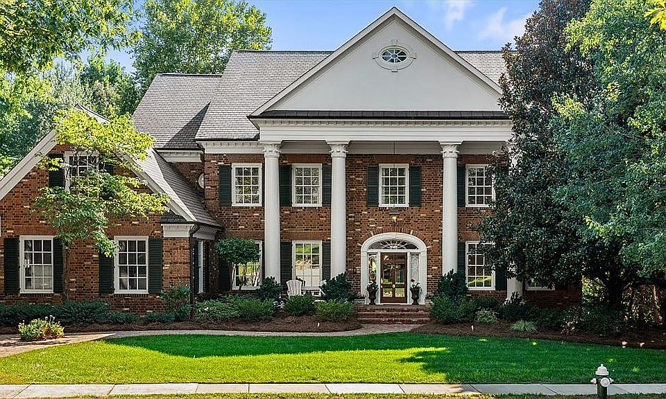 1st image of 8 Loch Ridge Dr