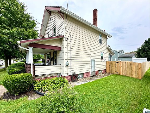 2nd image of 1028 Dewey Ave