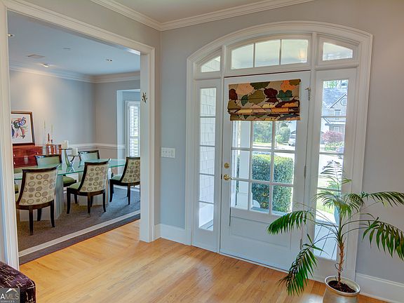 3rd image of 520 Redding View Ct