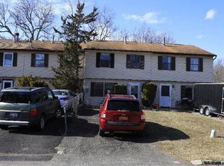545 Saracino Dr, Maybrook, NY 12543
