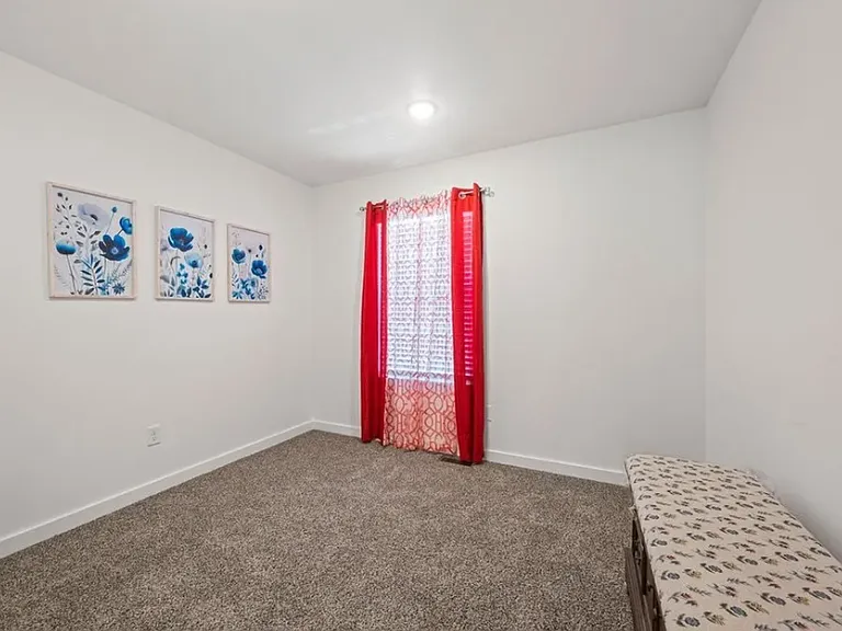 1061 Kentucky Ave — Photo 10