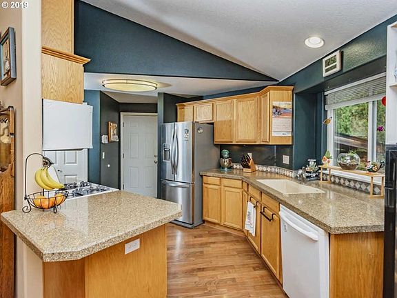 4th image of 5119 NE 76th St