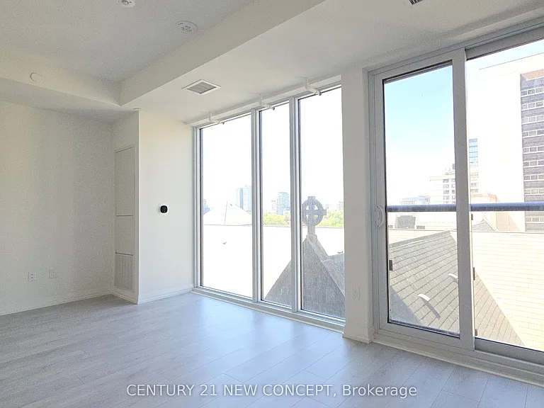 280 Dundas St W #714 — Photo 5
