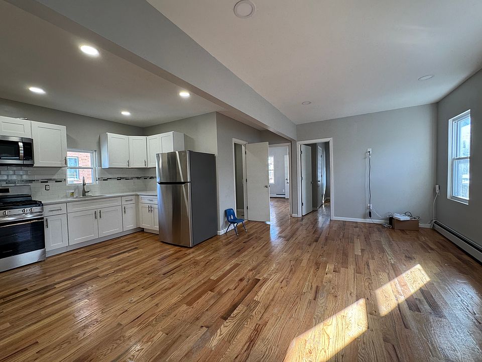 1st image of 32 Arcadia Pl Floor 2