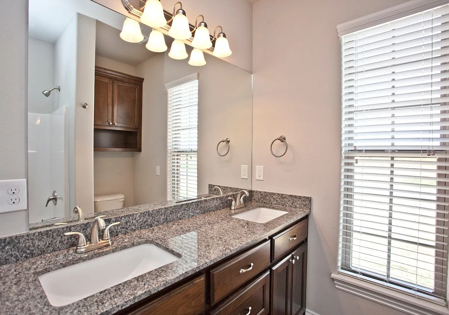 1003 S. Taylor — Photo 1