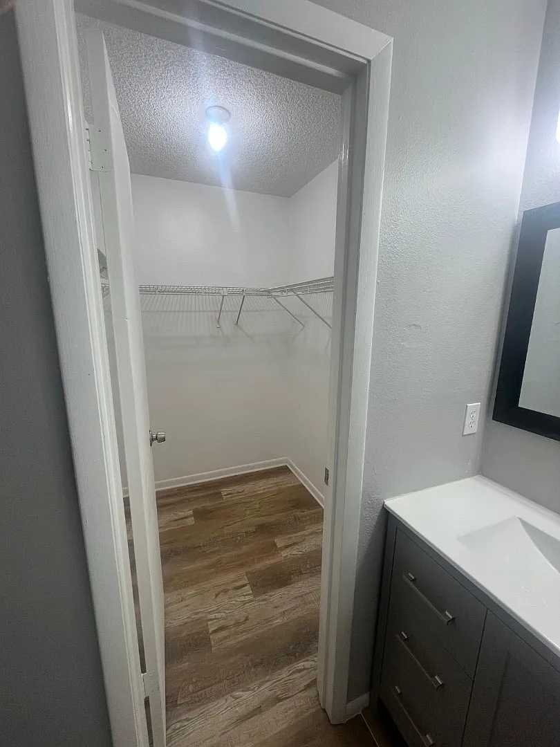3741 NE 41st St, - D — Photo 2