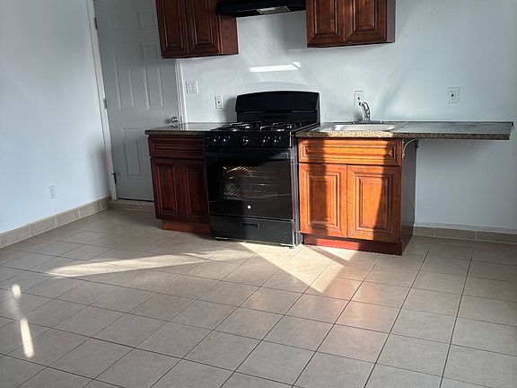4th image of 10423 Pomber St