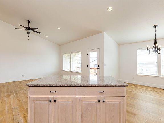 5th image of 3724 Enfield Ave