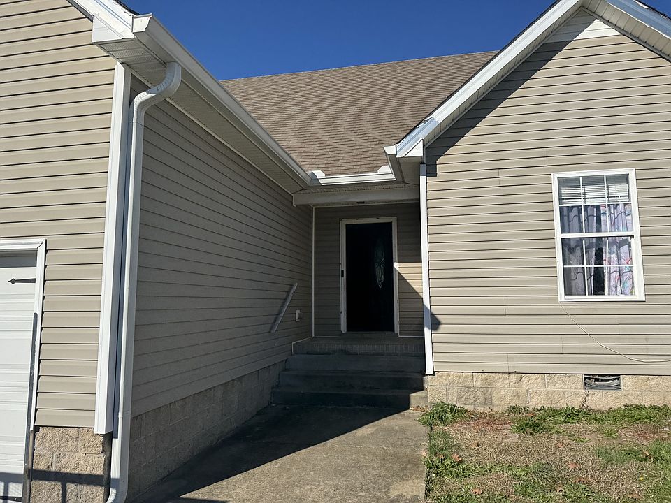 1st image of 527 Fox Trot Dr