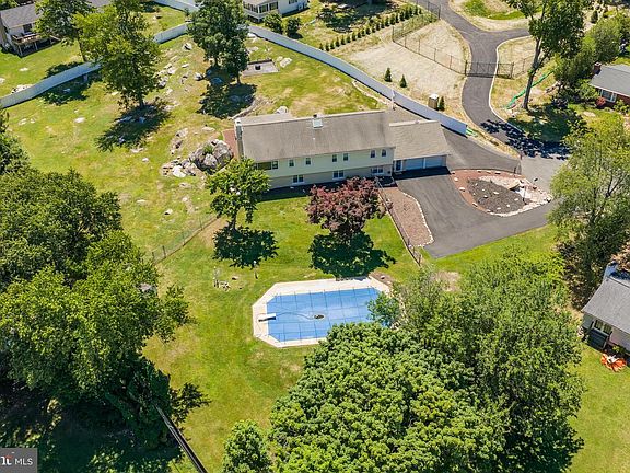 2nd image of 11 Williams Ln