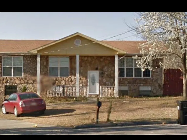 4700 Rolling Green Dr — Photo 1