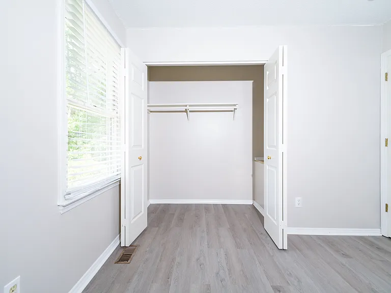 4 Astor Ct — Photo 22