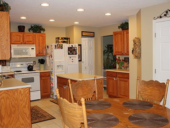 3rd image of 112 Janyce Dr