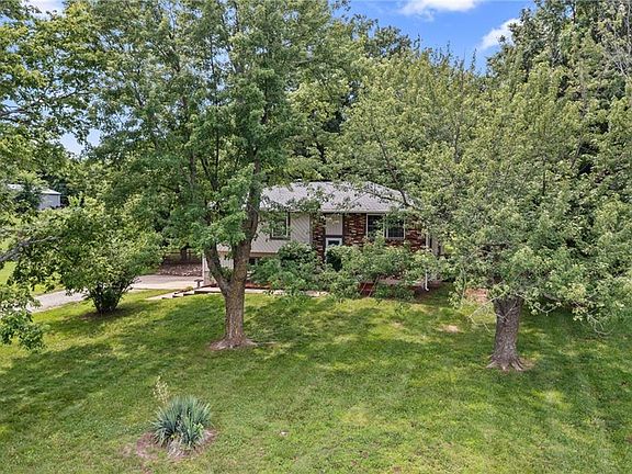 3rd image of 14396 Greentree Ln