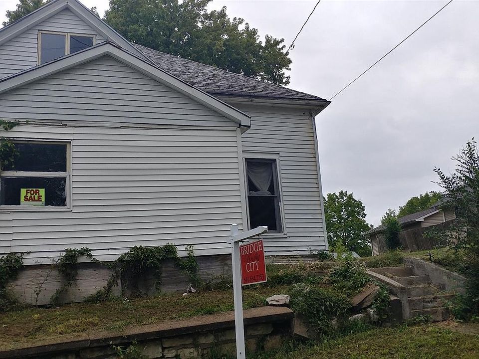 2nd image of 1015 Plum St