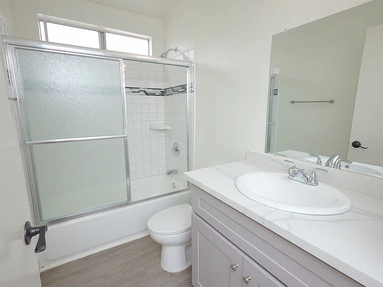 Victory Apartments — Photo 12