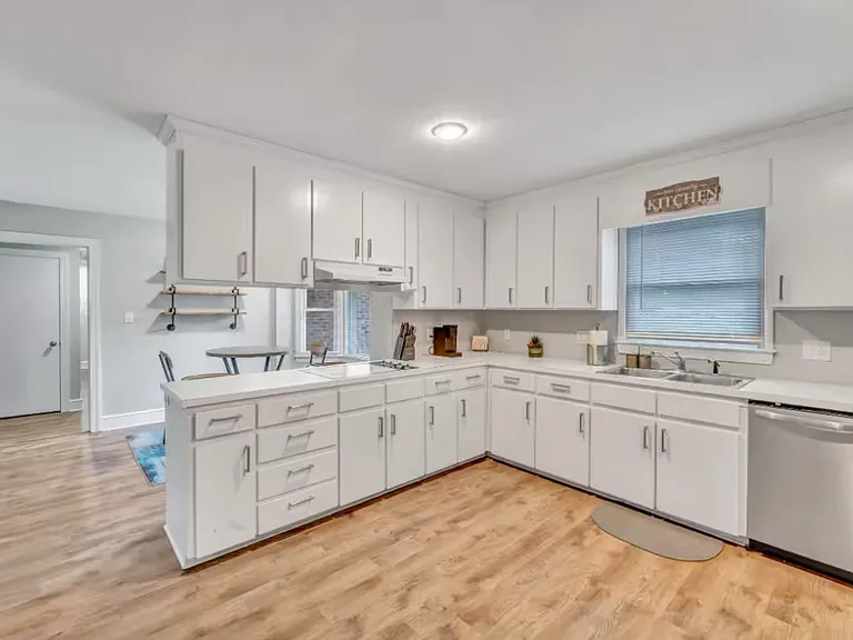 6109 Gainsborough Dr — Photo 6