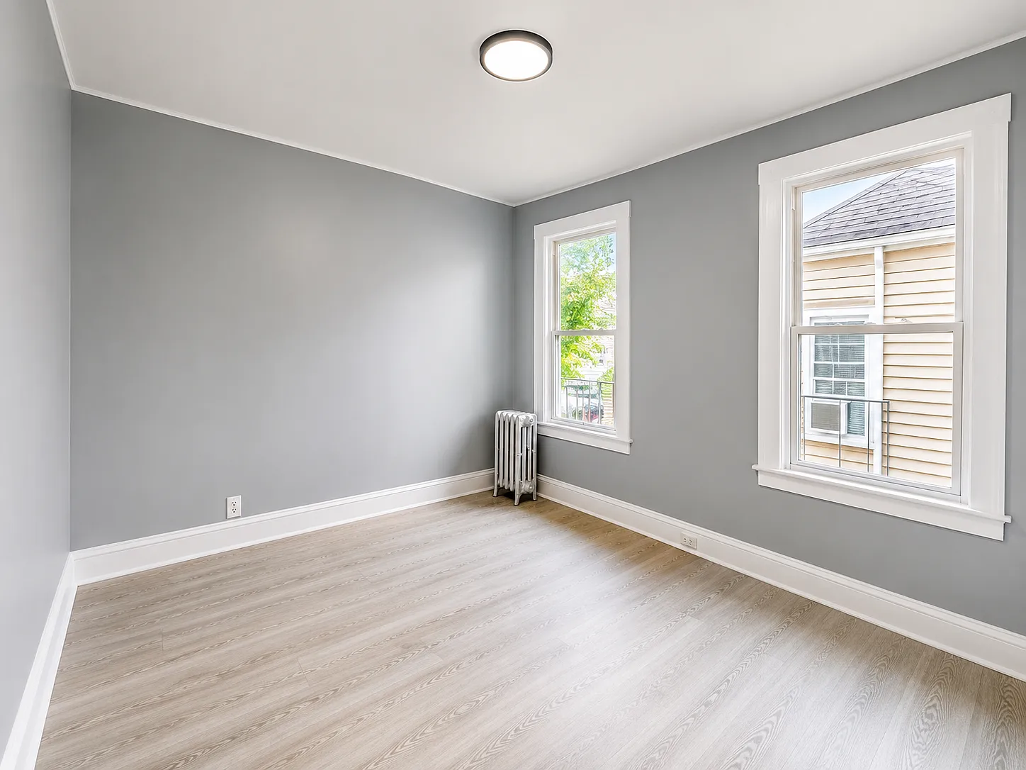 3 bed, 750 sqft, $2,100 — Photo 3