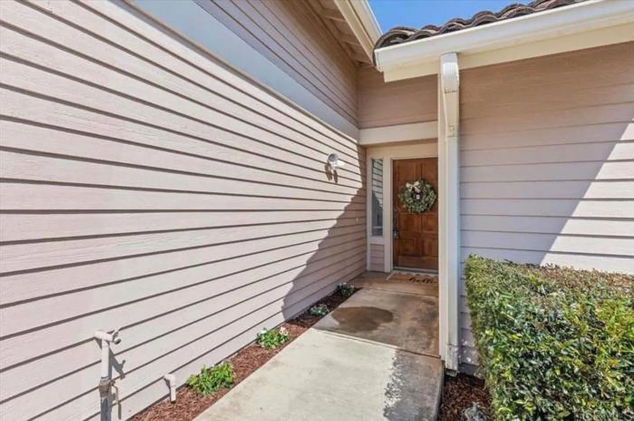 3 bed, 1378 sqft, $3,990 — Photo 2