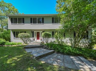 11 Farm View Rd, Wappingers Falls, NY 12590