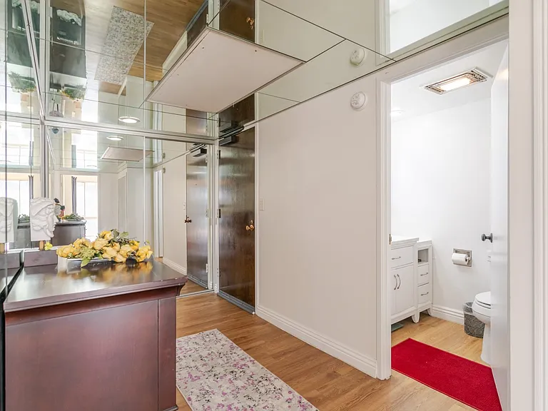 800 W 1st St #1105 — Photo 33