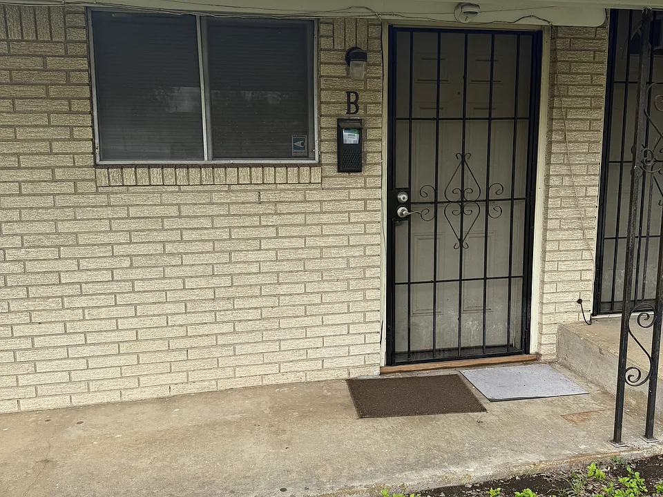 400 W Church Ave #B