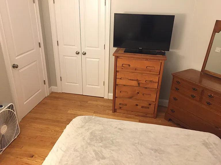 300 Maverick St #1 — Photo 17