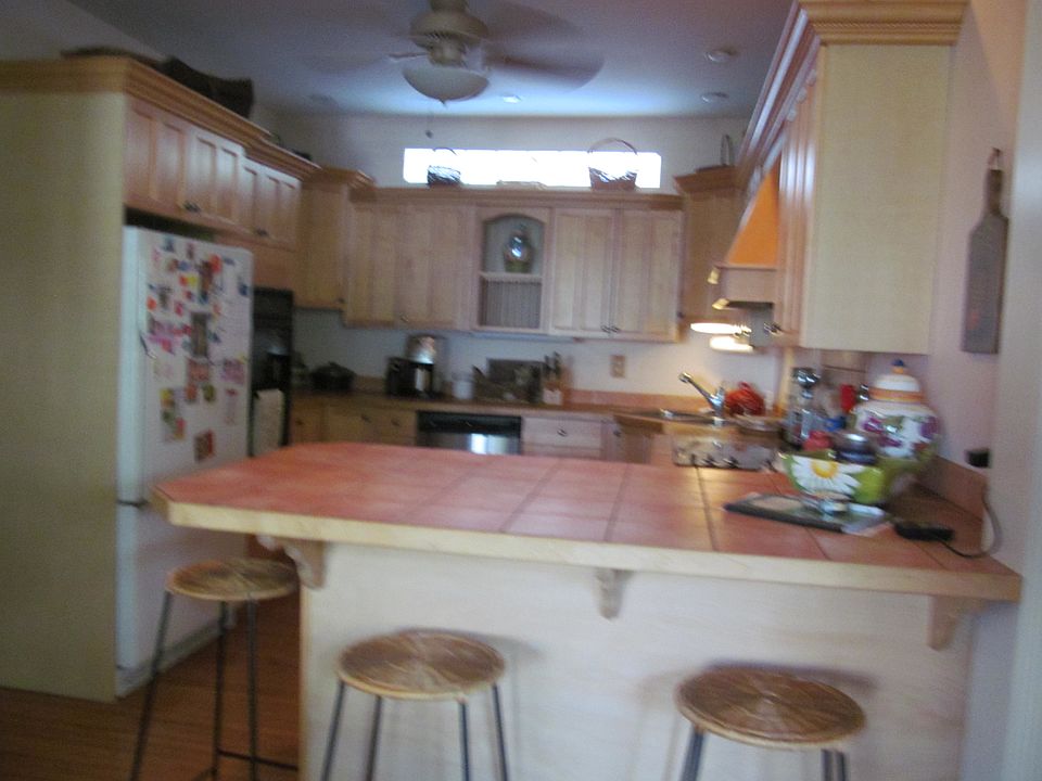 1st image of 44 Eagle St