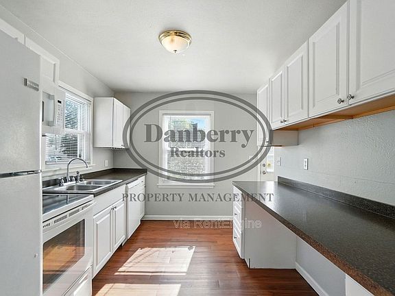 5th image of 1126 Searles Rd