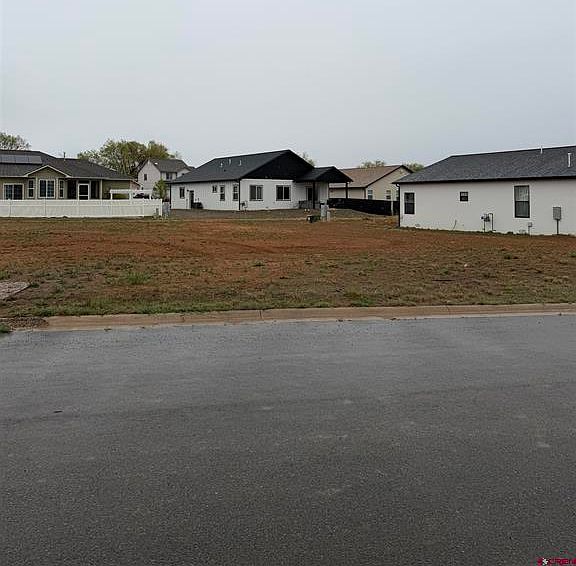 2nd image of 522 Jarrett Ave.