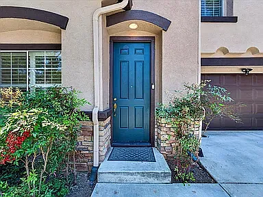 4 bed, 2377 sqft, $6,595 — Photo 3