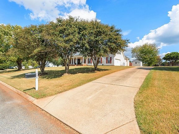 4th image of 208 Legacy Farm Dr
