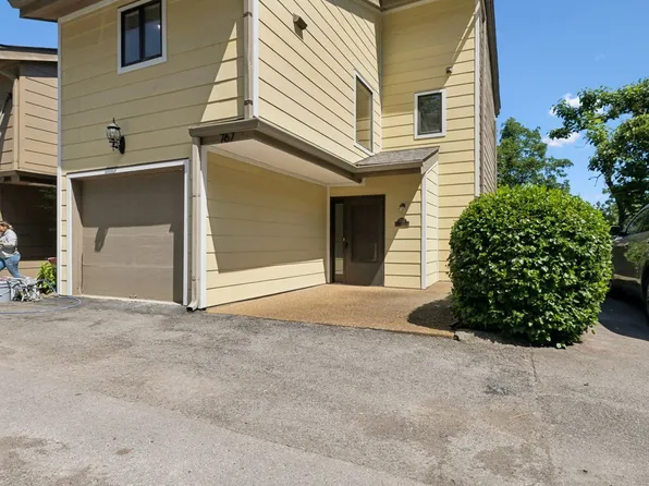 767 Harpeth Trace Dr, Nashville, TN 37221