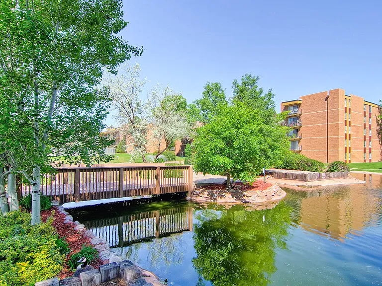 Monaco Lakes Apt — Photo 1