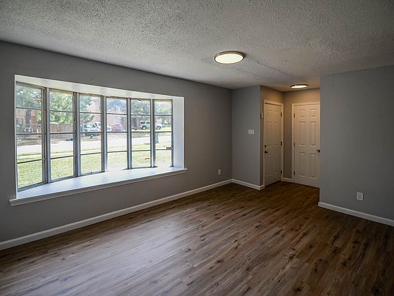 3rd image of 5613 Apple Blossom Dr