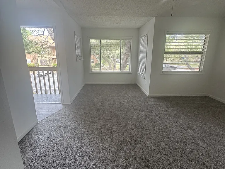 Harbor Oaks Apartments — Photo 21