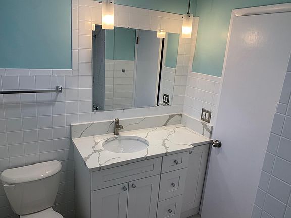 5th image of 5861 W Gunnison St #2