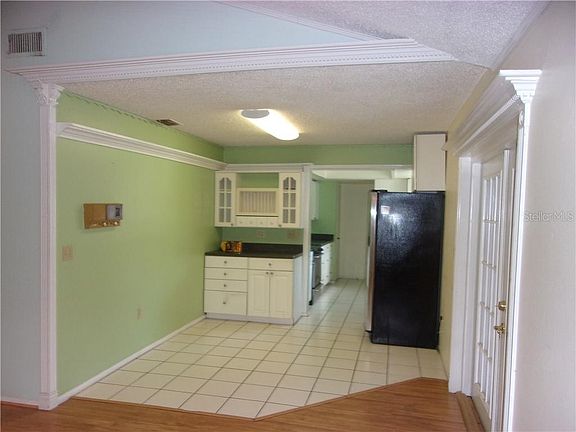 4th image of 1124 Nutmeg Dr
