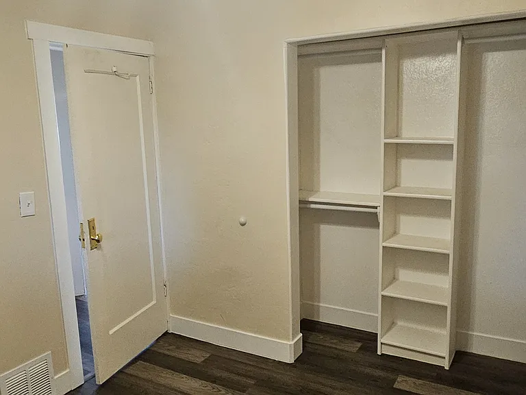 916 W 300 N — Photo 8