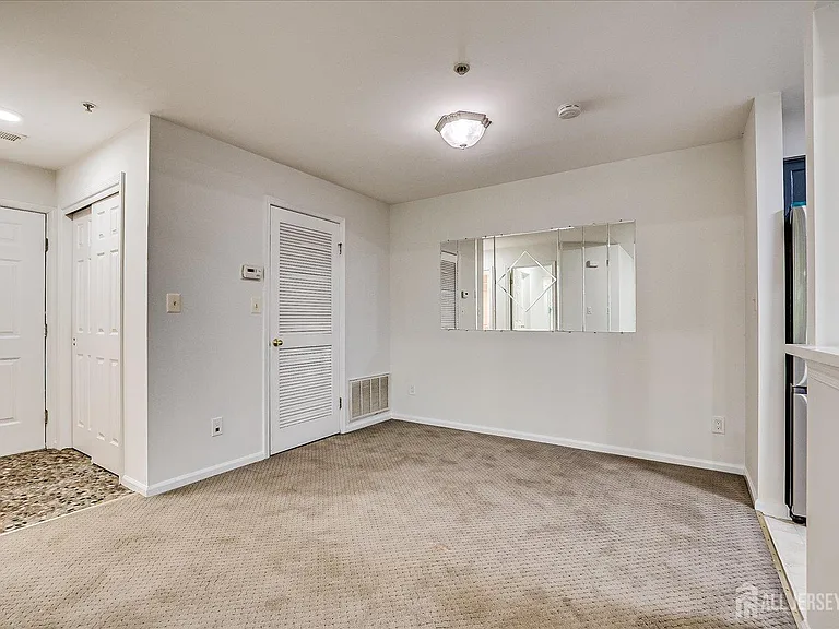 936 Waterford Dr — Photo 12