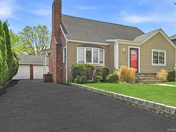 166 Abbey Street, Massapequa Park, NY 11762