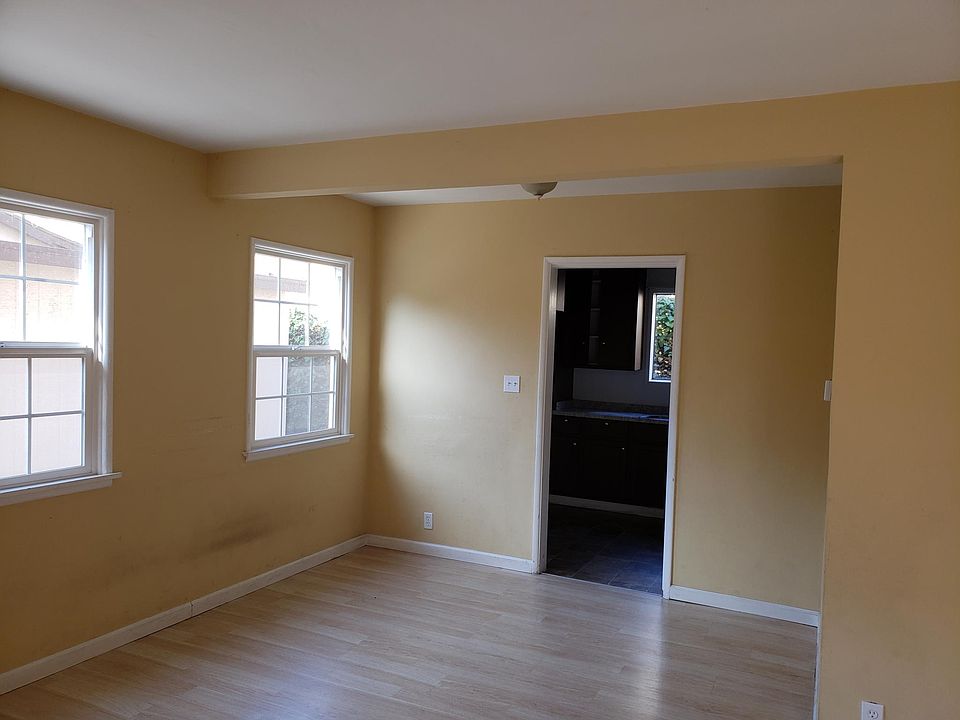 1st image of 11445 Oxnard St APT 3