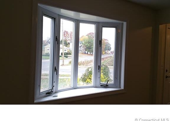Bay windows in dining room ...
